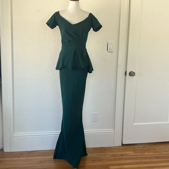 Chiara Boni La Petite Robe Women's Ruffled Mermaid Gown - Forest Green - Size 6 Chiara Boni La Petite Robe Women's Ruffled Mermaid Gown - Forest Green - Size 6